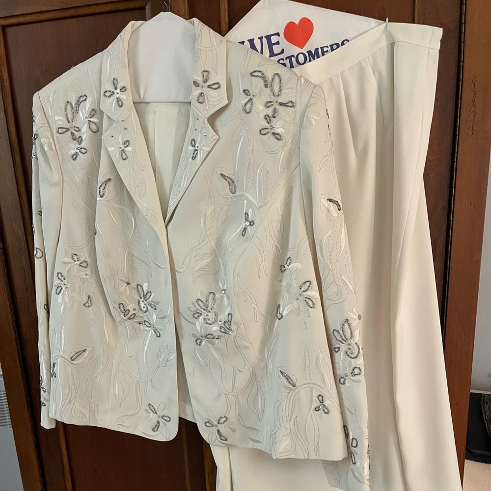 Beautiful Skirt & Jacket, Size 20W, worn 1x mother of the bride dress. Off white